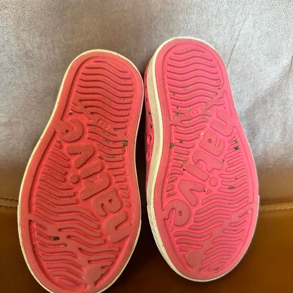 Native Women's Pink Clogs - Picture 2 of 2